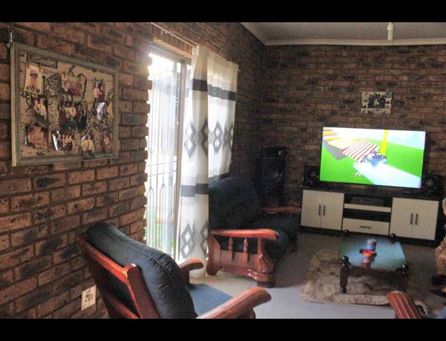 6 BEDROOM HOUSE FOR SALE IN ELSPARK